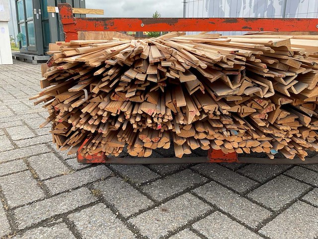 Partij diverse plinten en latten - afbeelding 5 van  8
