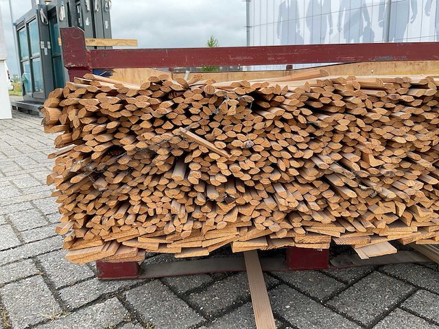 Partij diverse plinten en latten - afbeelding 5 van  8