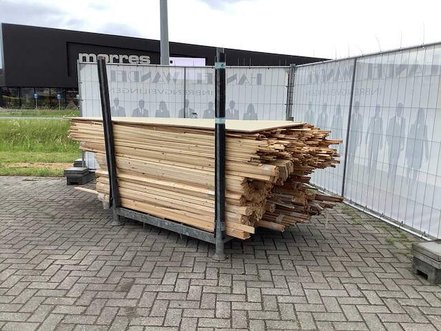 Partij diverse plinten en latten - afbeelding 3 van  8