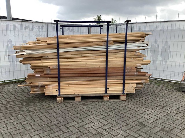 Partij diverse plinten en latten - afbeelding 4 van  11