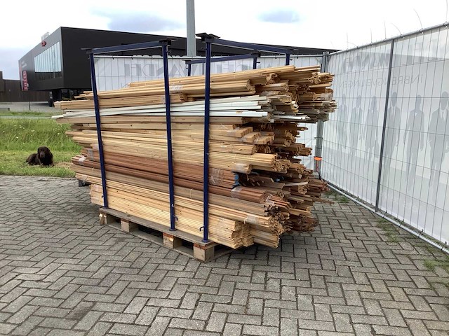 Partij diverse plinten en latten - afbeelding 5 van  11