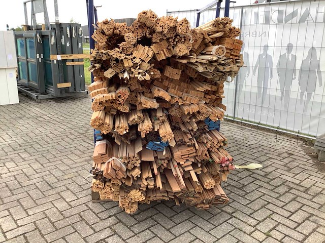 Partij diverse plinten en latten - afbeelding 6 van  11