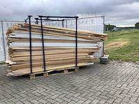 Partij diverse plinten en latten - afbeelding 2 van  9