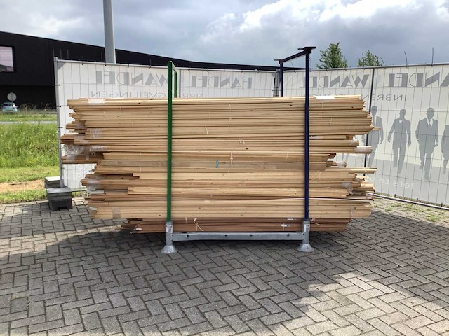 Partij diverse plinten en latten - afbeelding 2 van  9