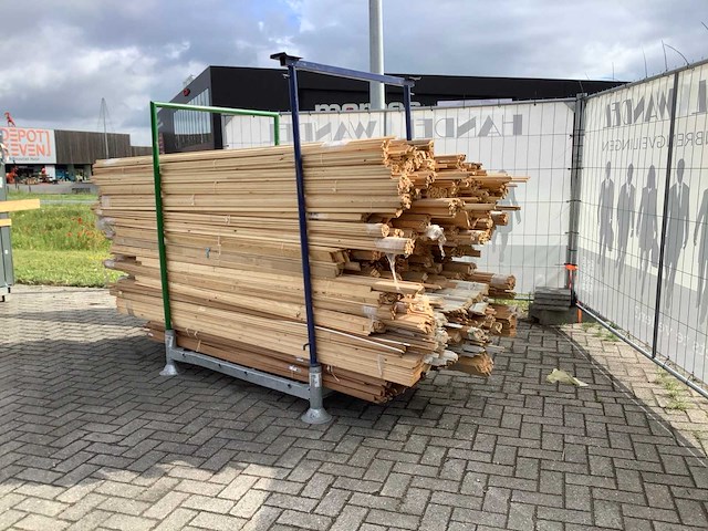 Partij diverse plinten en latten - afbeelding 3 van  9