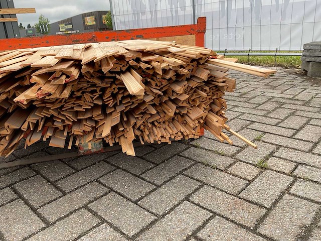 Partij diverse plinten en latten - afbeelding 6 van  8