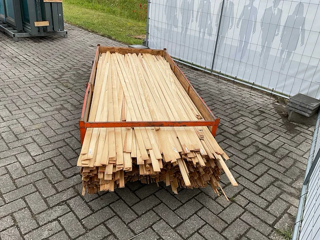 Partij diverse plinten en latten - afbeelding 5 van  8