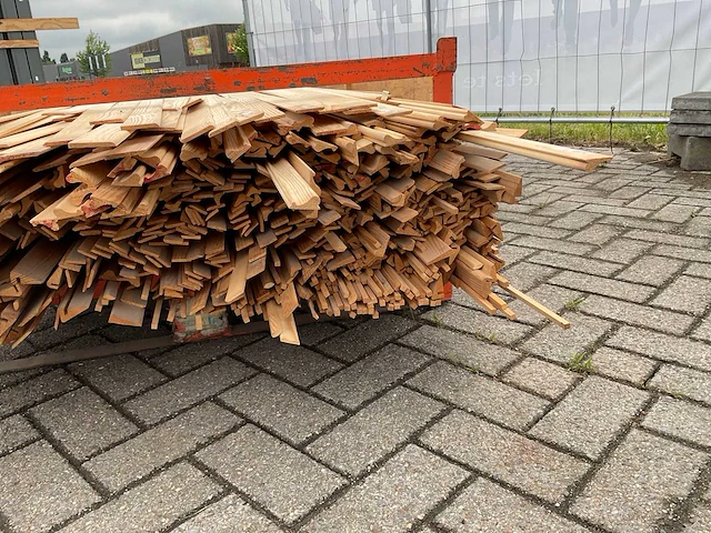 Partij diverse plinten en latten - afbeelding 7 van  8