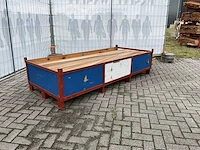 Partij diverse plinten en latten