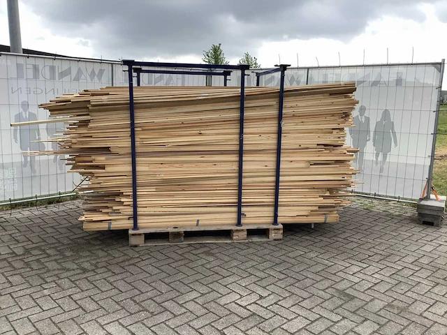 Partij diverse plinten en latten - afbeelding 2 van  9