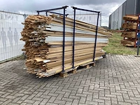 Partij diverse plinten en latten