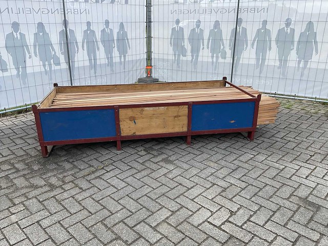 Partij diverse plinten en latten - afbeelding 2 van  8