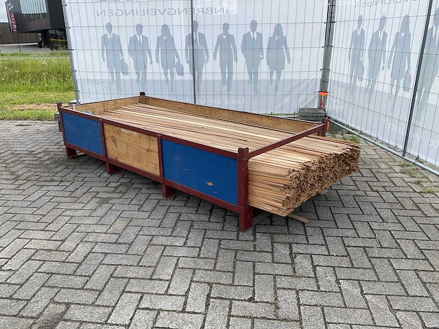 Partij diverse plinten en latten - afbeelding 3 van  8