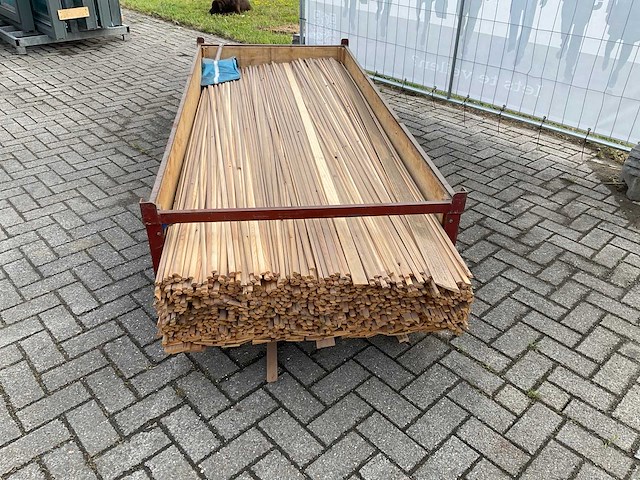 Partij diverse plinten en latten - afbeelding 4 van  8