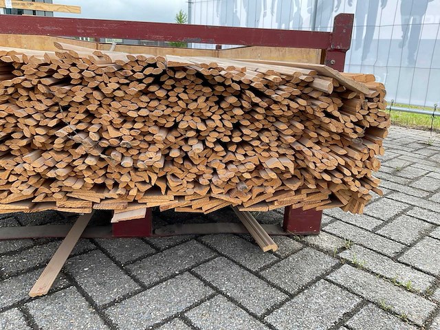 Partij diverse plinten en latten - afbeelding 6 van  8
