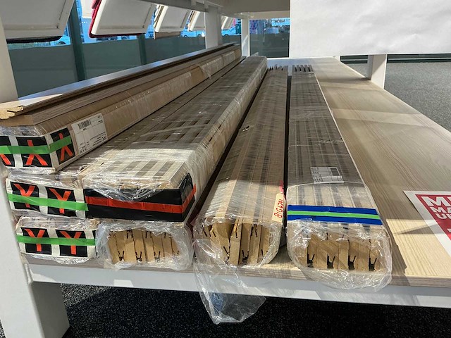 Partij diverse plinten - afbeelding 1 van  9