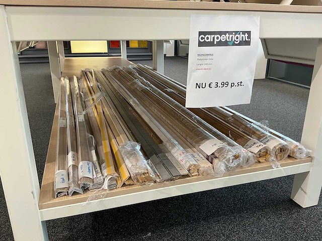 Partij diverse plinten - afbeelding 1 van  3