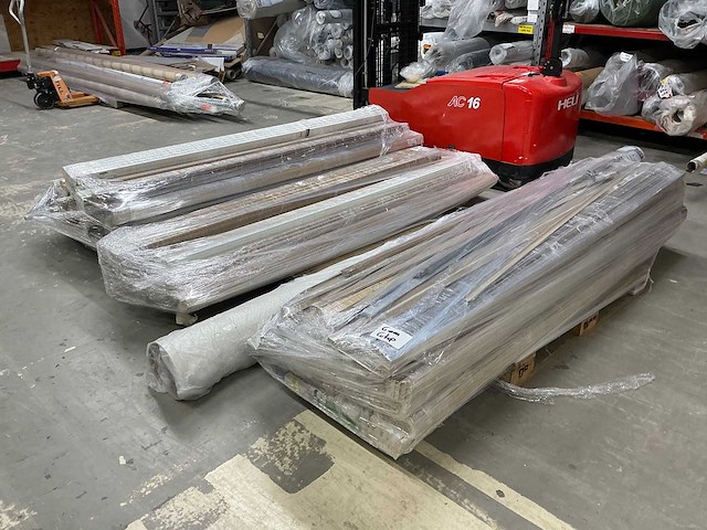 Partij diverse plinten - afbeelding 1 van  5