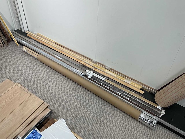 Partij diverse plinten - afbeelding 2 van  4