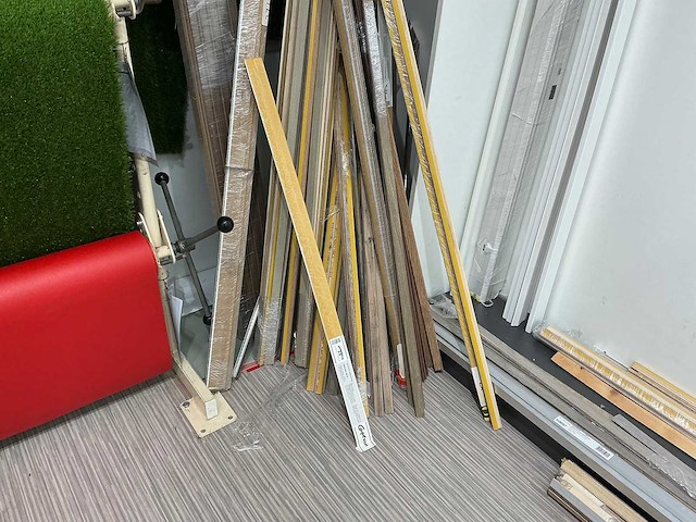 Partij diverse plinten - afbeelding 4 van  4