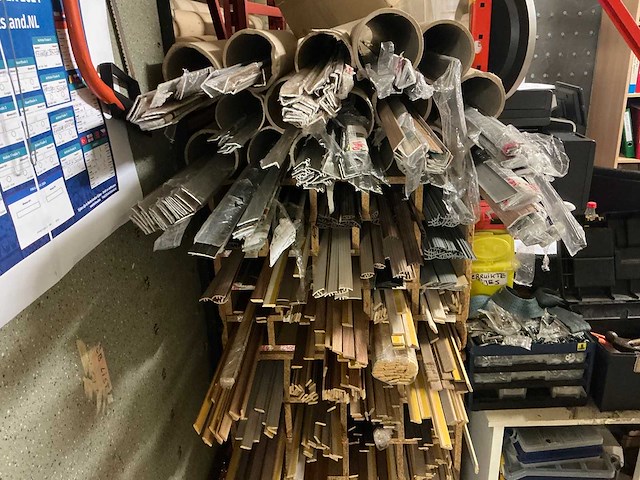 Partij diverse plinten - afbeelding 2 van  4