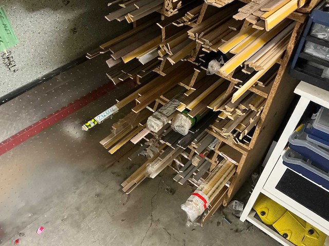 Partij diverse plinten - afbeelding 3 van  4