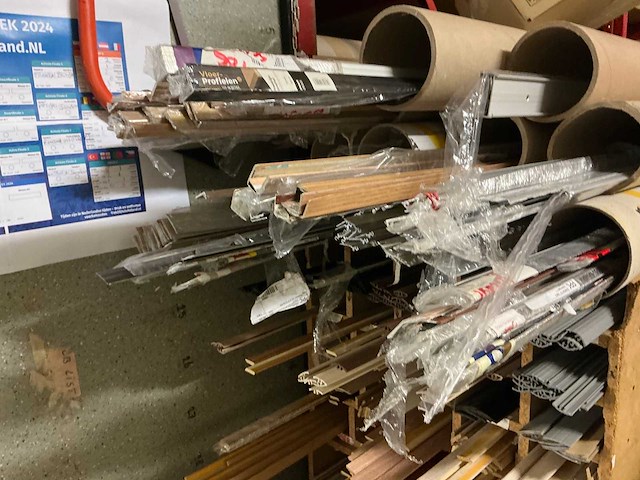 Partij diverse plinten - afbeelding 4 van  4