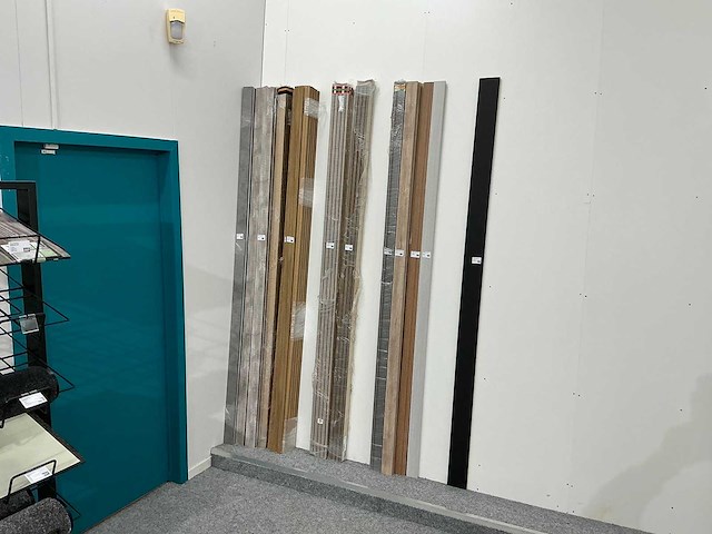 Partij diverse plinten - afbeelding 1 van  4