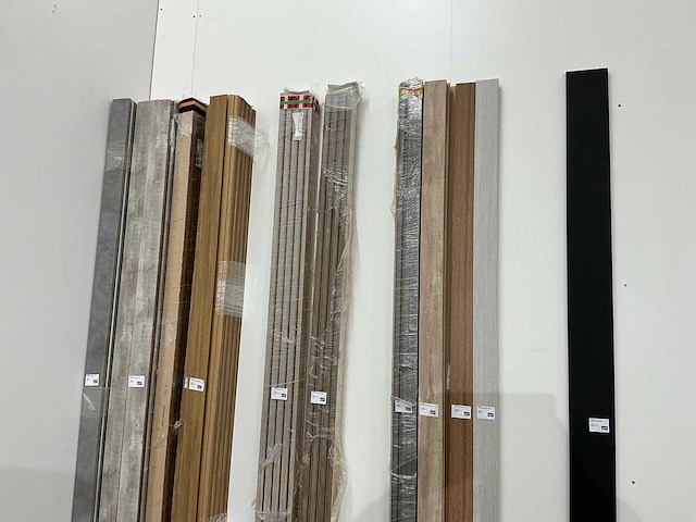 Partij diverse plinten - afbeelding 2 van  4