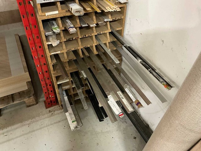 Partij diverse plinten - afbeelding 4 van  4