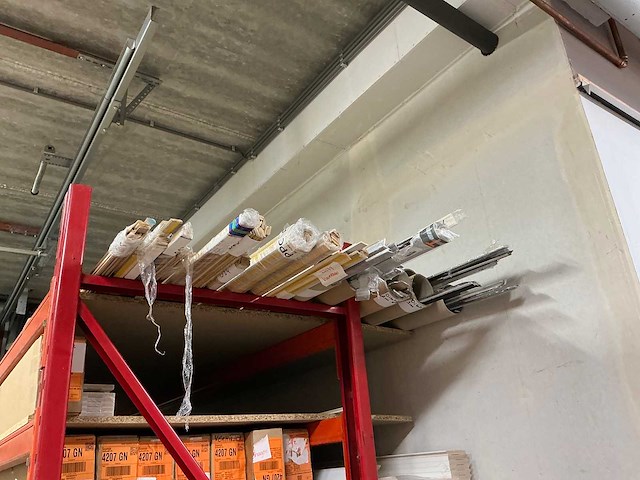 Partij diverse plinten - afbeelding 1 van  4