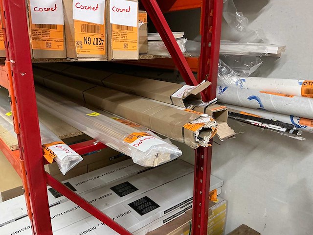 Partij diverse plinten - afbeelding 2 van  4