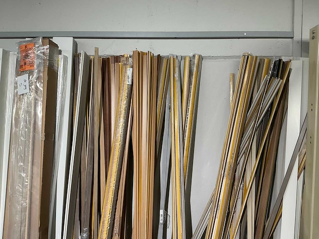 Partij diverse plinten - afbeelding 2 van  4