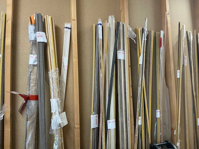 Partij diverse plinten - afbeelding 2 van  4