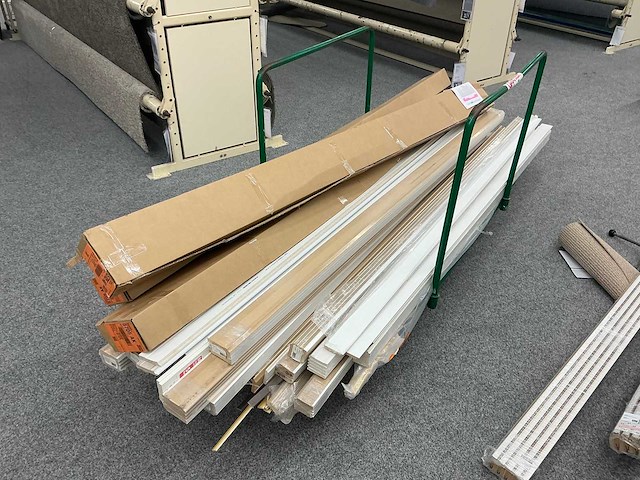 Partij diverse plinten - afbeelding 4 van  4