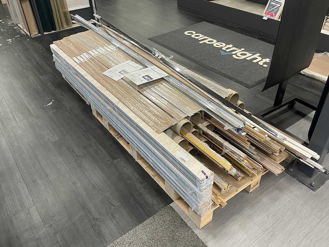 Partij diverse plinten - afbeelding 1 van  4