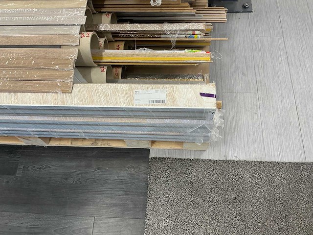 Partij diverse plinten - afbeelding 2 van  4