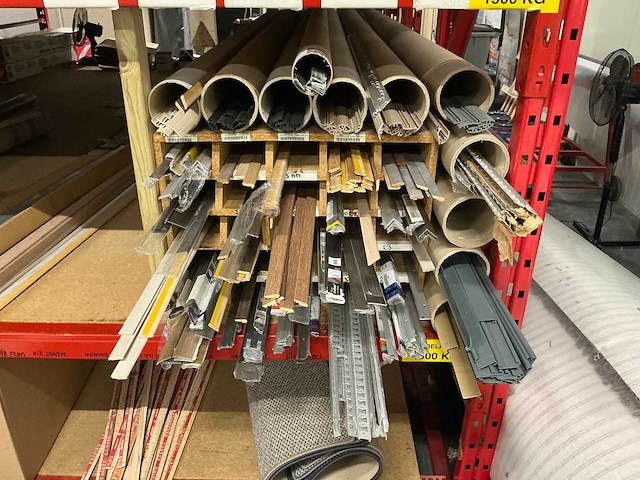 Partij diverse plinten - afbeelding 1 van  3