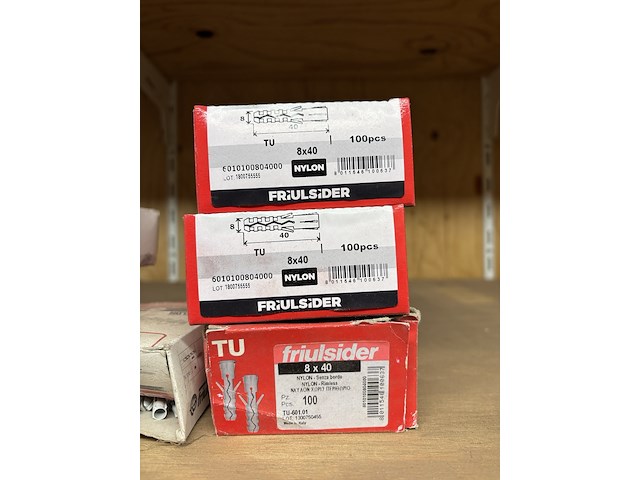 Partij diverse pluggen en nagelpluggen friulside - afbeelding 2 van  6