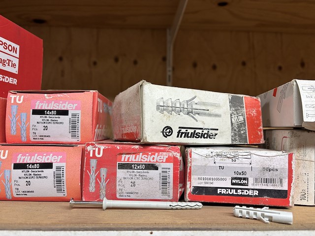 Partij diverse pluggen en nagelpluggen friulside - afbeelding 4 van  6