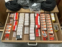 Partij diverse pluggen/bevestigingsmateriaal - afbeelding 8 van  15