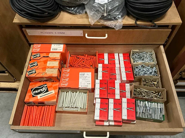 Partij diverse pluggen/bevestigingsmateriaal - afbeelding 12 van  15