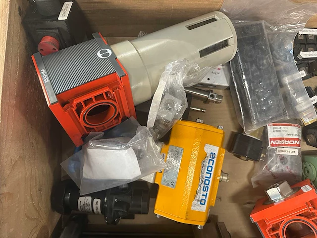 Partij diverse pneumatische en hydraulische componenten - afbeelding 6 van  11