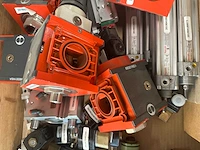 Partij diverse pneumatische en hydraulische componenten - afbeelding 8 van  11