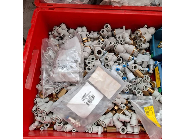 Partij diverse pneumatische koppelingen en toebehoren o.a. giss, smc, festo - afbeelding 2 van  21