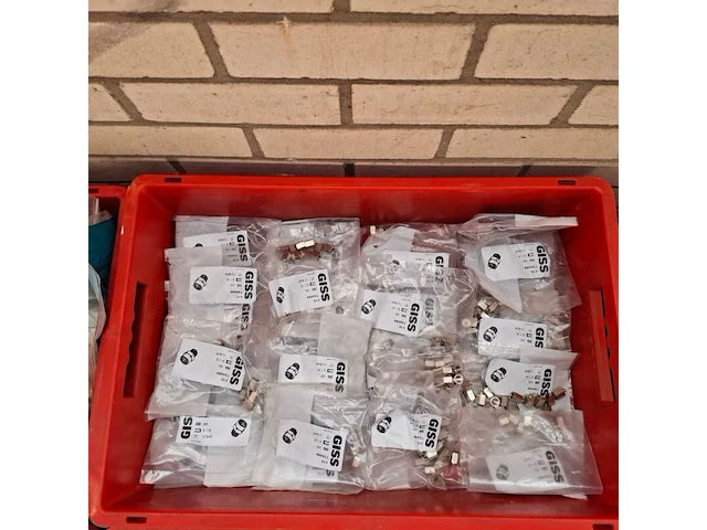Partij diverse pneumatische koppelingen en toebehoren o.a. giss, smc, festo - afbeelding 6 van  21
