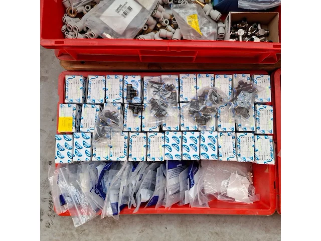 Partij diverse pneumatische koppelingen en toebehoren o.a. giss, smc, festo - afbeelding 16 van  21