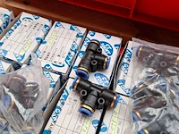 Partij diverse pneumatische koppelingen en toebehoren o.a. giss, smc, festo - afbeelding 17 van  21