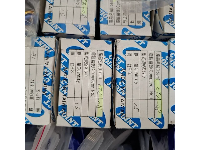 Partij diverse pneumatische koppelingen en toebehoren o.a. giss, smc, festo - afbeelding 20 van  21