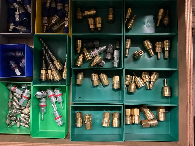 Partij diverse (pneumatische) koppelstukken - afbeelding 3 van  6